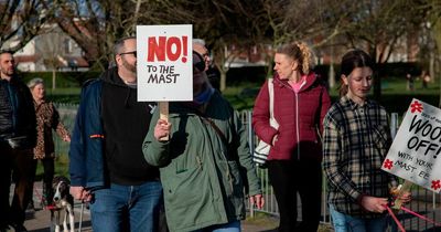 Campaigners fighting park mast plans force council debate after thousands sign petition