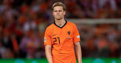 Frenkie de Jong returns home from break amid Manchester United transfer interest