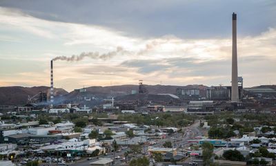 Queensland emissions reduction goals ‘blown’ under government resources plan, advocates say