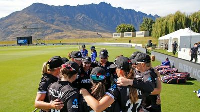 New Zealand cricketers agree to 'groundbreaking' new deal with significant pay rise for women