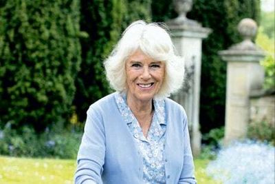 Kate photographs Camilla in relaxed garden setting for Country Life cover
