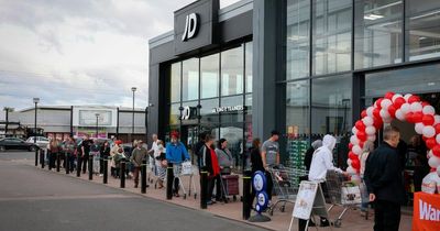 Shoppers queue up as Food Warehouse opens new superstore in Nottingham