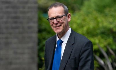 Simon McDonald: ex-top civil servant who accuses No 10 of misleading public