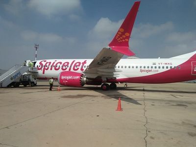 Dubai-bound SpiceJet flight diverted to Karachi due to technical snag