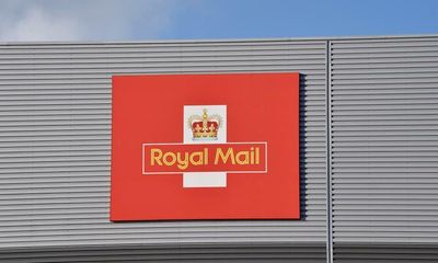 Royal Mail managers to strike over jobs and pay