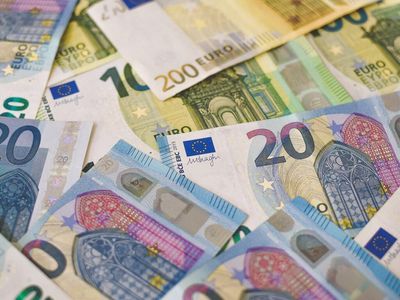 Euro Value Drops Again Amid Recession Concerns Across US And Other Leading Economies