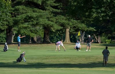 This Indiana city championship qualifier had it all — a 10-way tie, geographic controversy and a guy who ran to buy a hat