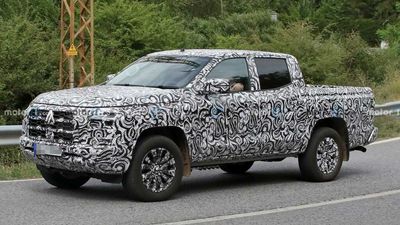 Next-Gen Mitsubishi L200 Pickup Spied Wearing Production Body