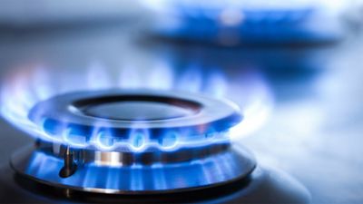 LNG, Natural Gas Stocks Mixed As Gas Prices Tumble