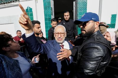 Tunisia freeze bank accounts of head of Ennahda party Ghannouchi and former PM Jebali