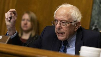 Bernie Sanders Wants To Force Airlines To Refund Passengers for Flights Delayed Over 1 Hour