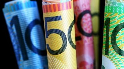 Oil prices sink on 'fear of recession', ASX struggles as Australian dollar hits two-year low