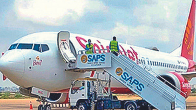 2 SpiceJet flights hit by crack in pane, fuel leak