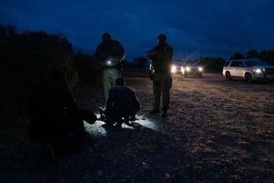 Republican county officials in South Texas want Gov. Greg Abbott to deport migrants. Only the federal government can do that.