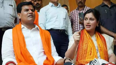 Mumbai: Navneet Rana and Ravi Rana granted pre-arrest bail