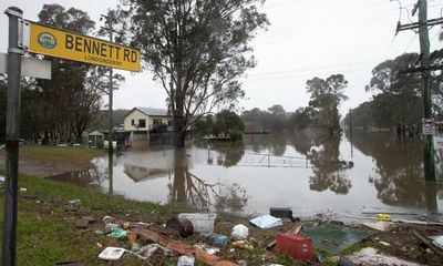 Federal government pledges $1,000 disaster payment for NSW flood victims as threat moves north