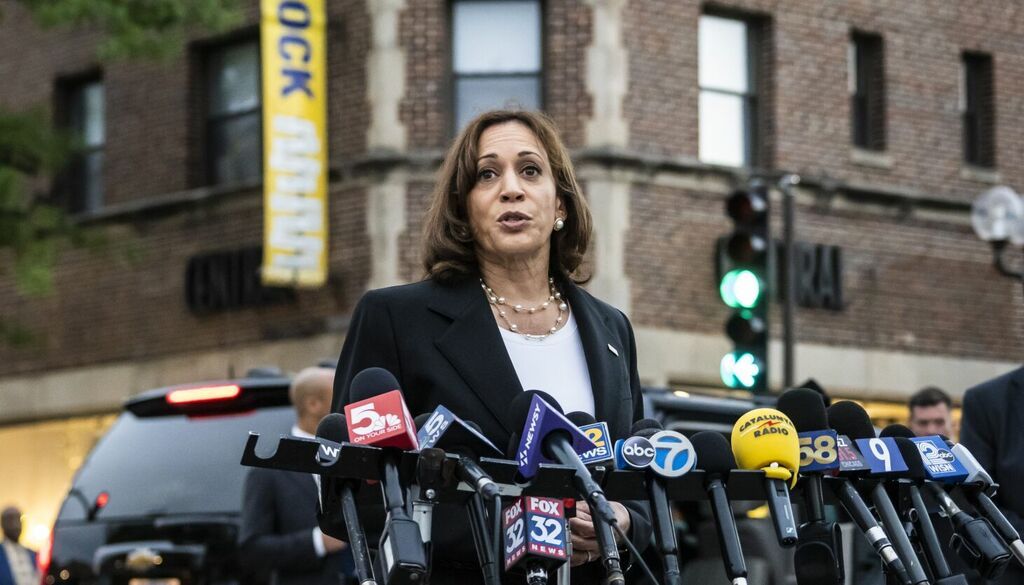 Kamala Harris visits Highland Park after July 4th…