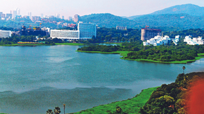 Mumbai: Powai lake starts overflowing