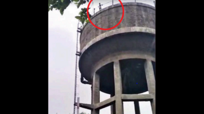 Gujarat: Drunk youth climbs atop Sarangpur water tank, rescued
