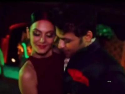 Shark Tank India’s Anupam Mittal shakes a leg with Anchal Kumar in this throwback video from their wedding; fan writes ‘Is there anything you can’t do?’