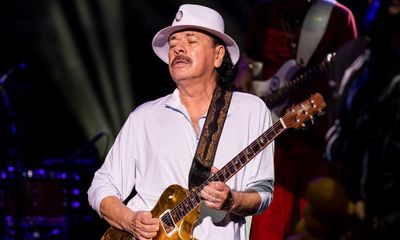 Carlos Santana recovers after onstage collapse in Detroit