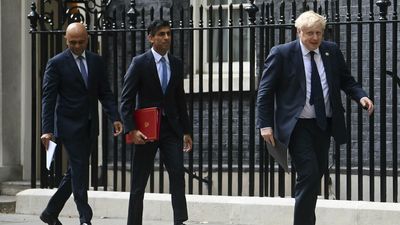 UK PM Johnson on the ropes as ministers abandon government