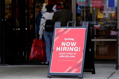 US job openings slip, though remain at healthy level