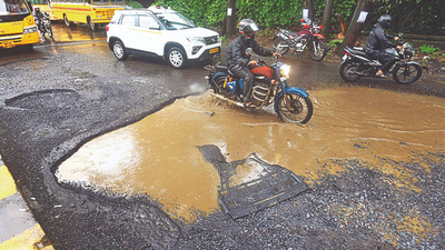 Potholes make a comeback on arterial roads in Mumbai: Motorists