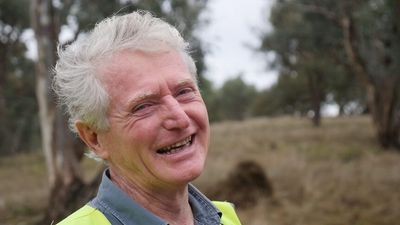 Retired doctor buys farm near Canowindra to uncover rare Devonian period fossils of first walking fish