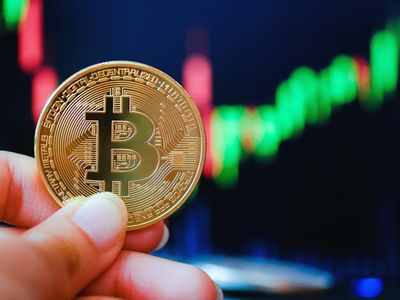 Bitcoin, Ethereum, Dogecoin Shrug Off Hawkish Fed, Voyager Crisis: Analysts Pencil Apex Coin's Next Breakout Range