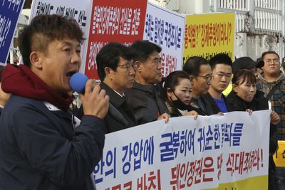S Korea opens probe against ex-spy chiefs over N Korea cases
