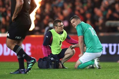 Sexton to lead Ireland against All Blacks despite concussion scare