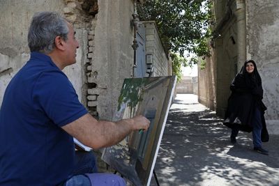 Iran's outdoor painters seek to capture, preserve old Tehran