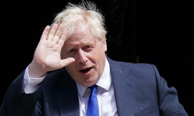 Boris Johnson to resign as Tory leader but hopes to stay as PM until autumn