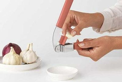 Best garlic presses that are comfortable to use and easy to clean