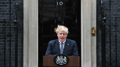 Boris Johnson announces resignation: "When the herd moves, it moves"