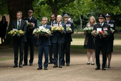 Sadiq Khan lays wreath as London remembers victims of 7/7 bombings on anniversary