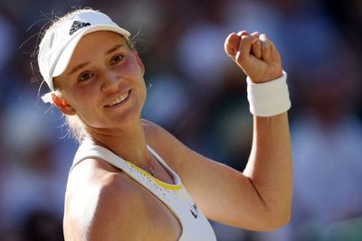 Impressive Elena Rybakina overpowers Simona Halep to set up Ons Jabeur Wimbledon final