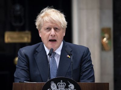 Hilarious headline trolling Boris Johnson’s resignation goes viral for calling UK PM a ‘new Yorker’