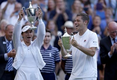 Britain’s Neal Skupski and American Desirae Krawczyk retain mixed doubles title