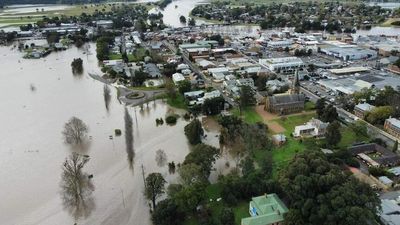 NSW flood victims return home to wreckage, water yet to recede in parts of Hunter and Central Coast