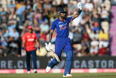 Pandya stars as India beat England in T20 opener