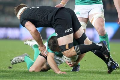 World Rugby clarifies concussion process after Sexton selection