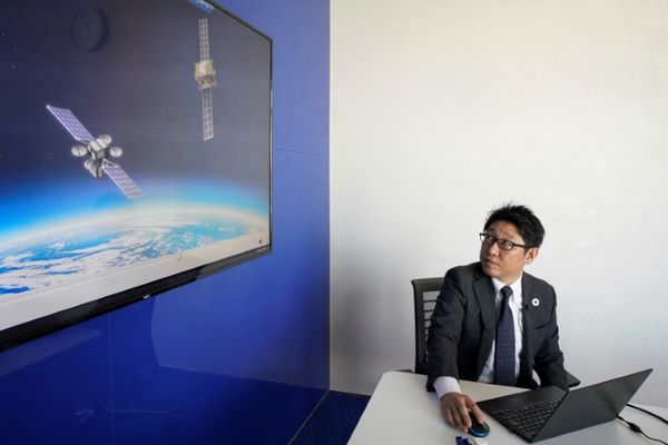 Using lasers and 'tow-trucks', Japanese firms target space debris