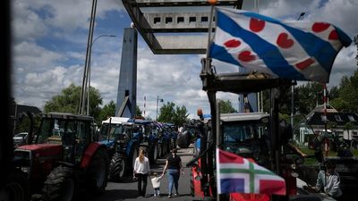 Enraged farmers cause chaos throughout the Netherlands. What's going on?