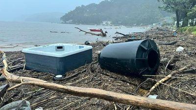 Sydney beaches covered in filthy debris after Hawkesbury River flooding