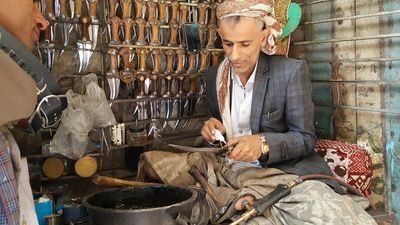 Jambiyas and henna: War does not stop Yemeni preparations for Eid