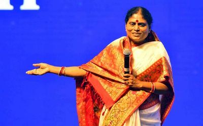 Vijayamma resigns from YSRCP, announces support for daughter Sharmila