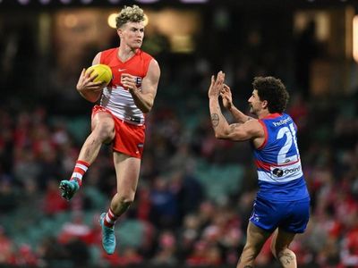 Fast-starting Sydney thump Bulldogs in AFL