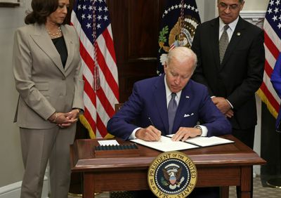 Biden issues executive order responding to abortion ruling - Roll Call